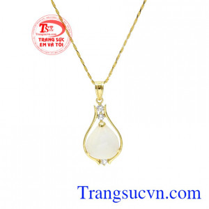 Bộ mặt dây saphir quý phái món quà tặng dành cho người con gái thân thương.