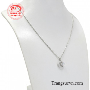 Bộ sản phẩm này sẽ giúp phái đẹp tôn lên được nét duyên dáng và đầy xinh xắn.