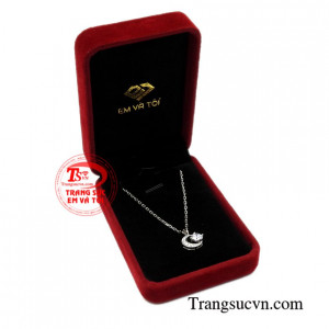 Bộ mặt dây vàng trắng thanh lịch xinh xắn.