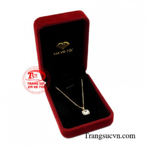 Bộ mặt nữ vàng tây thanh lịch