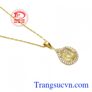 Bộ mặt thạch anh tóc quý phái phù hợp cho người mệnh Kim và mệnh Thổ.