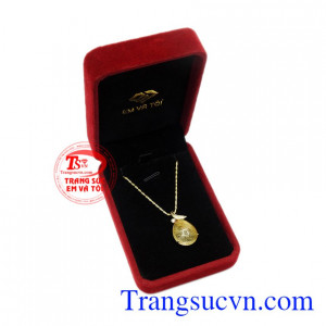 Bộ mặt thạch anh tóc thanh tú xinh xắn.