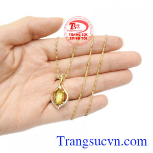 Bộ mặt thạch anh tóc trang nhã tinh tế.