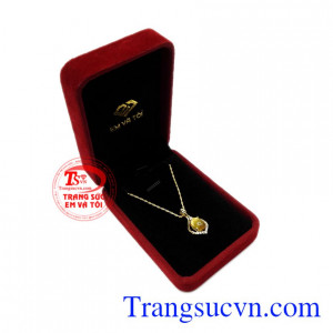 Bộ mặt thạch anh tóc trang nhã.