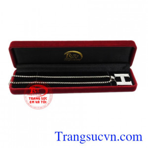 Bộ mặt vàng trắng chữ H