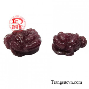 Do đó các sản phẩm chạm khắc thiềm thừ thường được rất ưa chuộng vừa để làm đẹp, vừa hợp phong thủy.