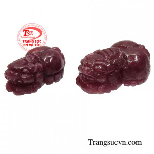 Đá Ruby được coi là viên đá quý hiếm và thường được gắn trên các sản phẩm trang sức sang trọng và cao cấp.