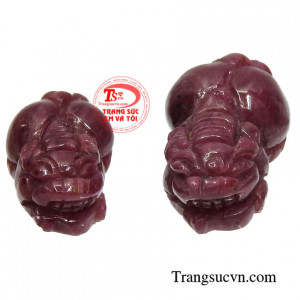 Đá quý ruby chứa nhiều nguồn năng lượng tích cực giúp xua tan những điềm xấu, giải trừ tà khí cho gia chủ.