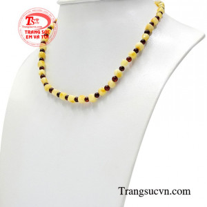 Chuỗi hổ phách này có tác dụng giúp kích thích, thúc đẩy quá trình mọc răng, giảm cơn đau cho các bé.