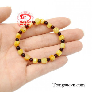 Chuỗi tay hổ phách cho bé món quà tặng xinh xắn dành cho bé con của bạn.