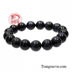 Đá thạch anh mắt chim ưng là một biến thể đặc biệt của thạch anh, viên đá này dưới ánh sáng năng lượng của viên đá tạo nên hiệu ứng ánh sáng trông giống như mắt của chim ưng.