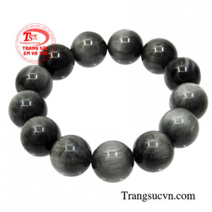 Về mặt sức khỏe, đeo chiếc chuỗi tay này giúp người dùng cải thiện thị lực, loại bỏ các chất độc và giảm đau.