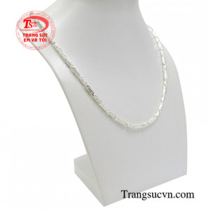 Do đó hình ảnh kim tiền luôn được chạm khắc trên các sản phẩm trang sức vô cùng nổi bật.