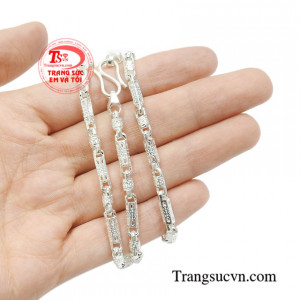 Dây chuyền bạc kim tiền tinh tế.