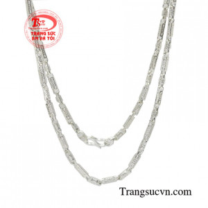 Dây chuyền bạc kim tiền là món quà vô cùng ý nghĩa để dành tặng cho người thân, bạn bè vào dịp đặc biệt.