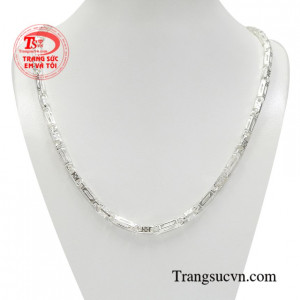Dây chuyền bạc thời trang nam giới được nhiều phái mạnh ưa chuộng.