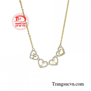 Dây chuyền chữ vàng tinh tế nữ tính nhận đặt chế tác theo yêu cầu của khách hàng.