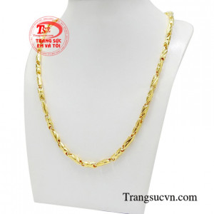 Chiếc dây chuyền này giúp tăng thêm phần điển trai và lịch lãm cho nam giới.
