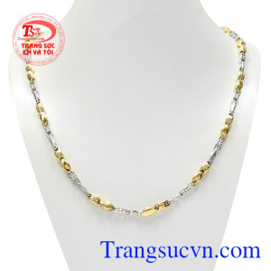 Dây chuyền vàng phong cách lịch lãm mang đến vẻ điển trai và nam tính đến cho phái mạnh.