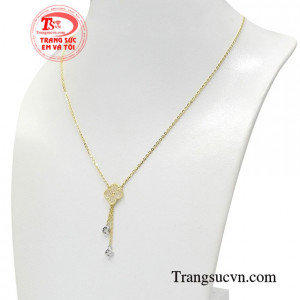 Sản phẩm có thể kết hợp cùng với nhiều trang phục khác nhau đầy thời trang và phù hơp với mọi lứa tuổi.