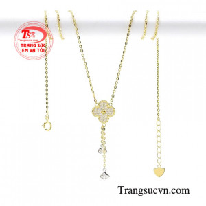 Dây chuyền vàng tây nữ tính giao hàng nhanh trên toàn quốc.