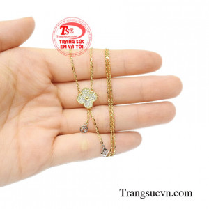 Dây chuyền vàng tây nữ tính tinh xảo.