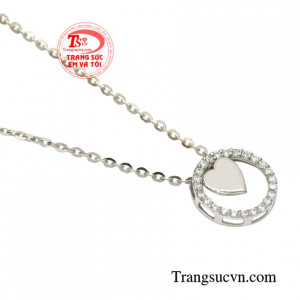 Dây chuyền vàng trắng tình yêu nhận đặt chế tác theo yêu cầu của khách hàng.