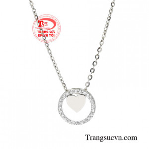 Dây chuyền vàng trắng tình yêu tinh tế.
