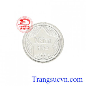 Trang sức bạc có tính kháng khuẩn và cản gió giúp bảo vệ sức khỏe cho người dùng.