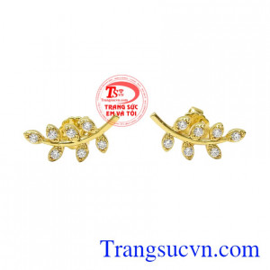Đôi hoa tai này sẽ giúp người đeo nổi bật cá tính mà vẫn giữ được nét nhẹ nhàng.