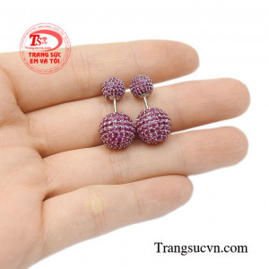 Hoa tai vàng trắng ấn tượng tinh tế.