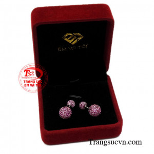 Hoa tai vàng trắng ấn tượng duyên dáng.