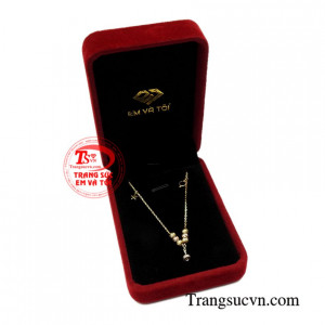 Lắc chân nữ thanh lịch tinh tế.