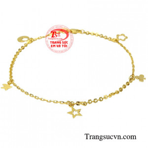 Chỉ với một chiếc lắc chân nhỏ xinh thôi cũng đủ khiến cho đôi chân thon gọn của các nàng trông thanh thoát uyển chuyển và đầy quyến rũ hơn.