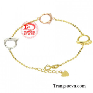 Chiếc lắc tay này sẽ giúp các cô gái vừa giữ được nét nữ tính mà cũng đem lại vẻ cá tính, thời trang.