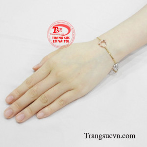 Lắc nữ vàng tây cá tính đẹp mắt.