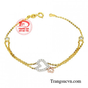 Lắc tay vàng tây trái tim được chế tác đầy xinh xắn, dễ thương.