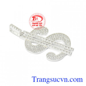 Không chỉ để làm đẹp, mặt dây bạc còn có công dụng kháng khuẩn và cản gió, bảo vệ sức khỏe cho người dùng.