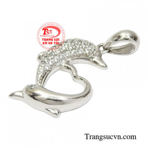 Mặt dây cá heo dễ thương xinh xắn.