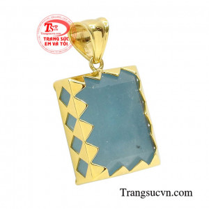 Kiểu chế tác cổ điển và bắt mắt giúp sản phẩm vô cùng nổi bật.