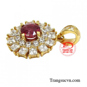 Mặt dây nữ ruby tài lộc thích hợp cho người mang mệnh Thổ và mệnh Hỏa.