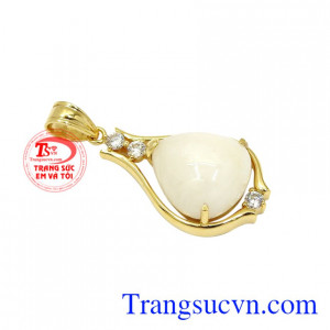 Không chỉ đẹp saphir còn là viên đá phong thủy đem lại nhiều may mắn, bình an đến cho người dùng.