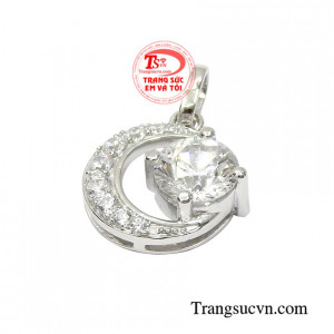 Mặt dây vàng trắng thanh lịch giao hàng tận nơi.