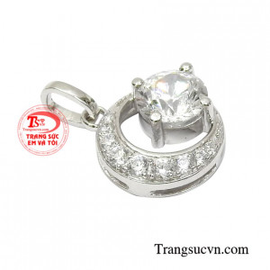 Do đó, sản phẩm này hiện đang là xu hướng trang sức được giới trẻ yêu thích.