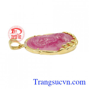 Sản phẩm dễ dàng kết hợp với nhiều loại dây chuyền tạo nên nét phong cách riêng cho người đeo