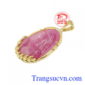 Đức Mẹ Maria là hiện thân của tình thương và sự thánh thiện, luôn che chở, dìu dắt con người qua hoạn nạn, khó khăn trong cuộc sống.