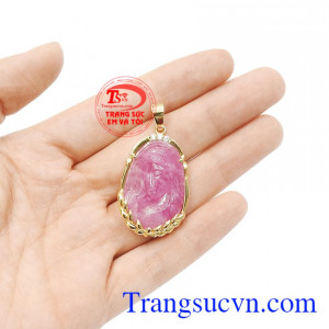 Mặt Đức Mẹ Ruby Thánh Thiện phù hợp làm quà tặng cho người yêu thương những dịp ý nghĩa