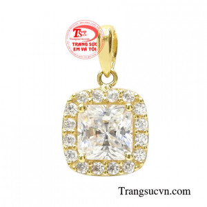 Mặt nữ vàng tây thanh lịch là sản phẩm trang sức mới được nhiều khách hàng ưa chuộng.