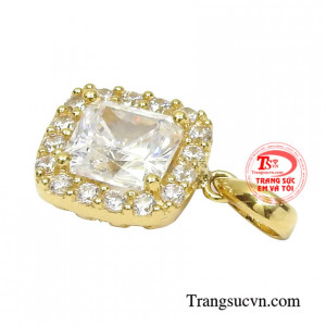 Mỗi một cô gái đều theo đuổi một phong cách thời trang riêng cho bản thân và sản phẩm này sẽ là sự lựa chọn hoàn hảo dành cho những ai theo phong cách nữ tính.