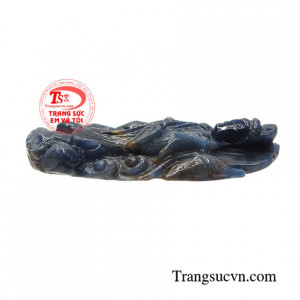 Vì vậy, người ta thường đeo Phật Bà bên mình như lá bùa hộ mệnh cho bản thân.